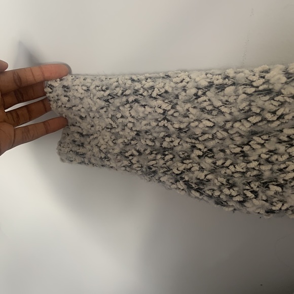 COZY ‘VERTE’ B&W KNITTED CARDIGAN!! - Picture 3 of 5